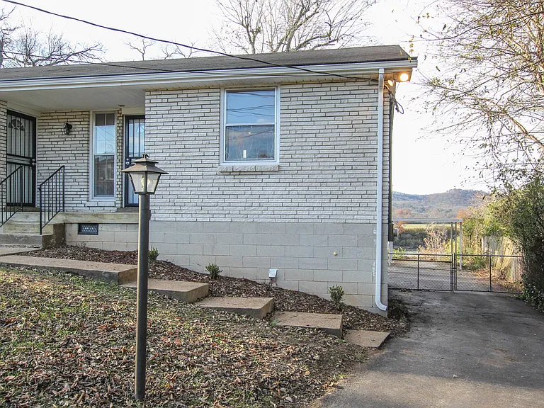 439B Capri Dr — Photo 3