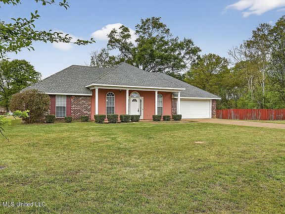 2nd image of 610 Ridge Pl