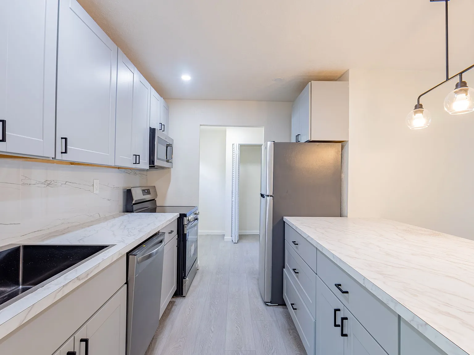 4 bed, 1272 sqft, $2,800 — Photo 2