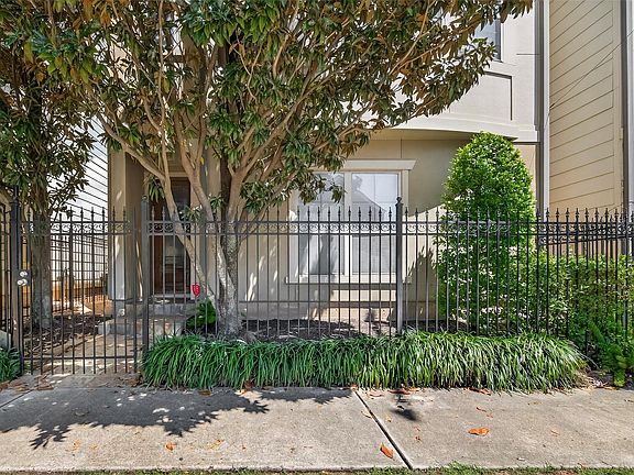 4th image of 2927 Pease St