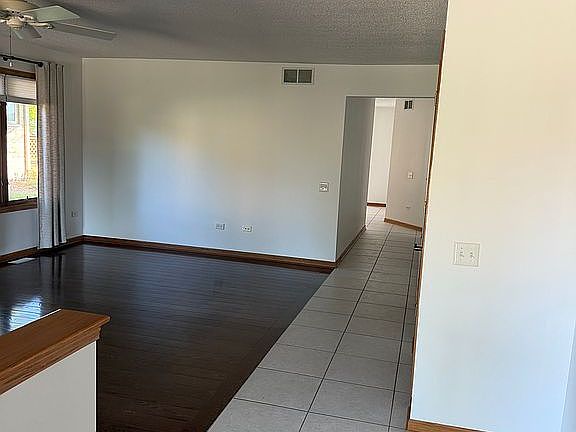 3rd image of 211 Fox Run Dr