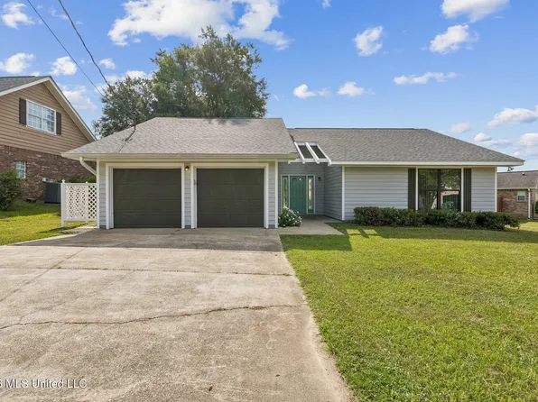 682 Oahu St, Diamondhead, MS 39525