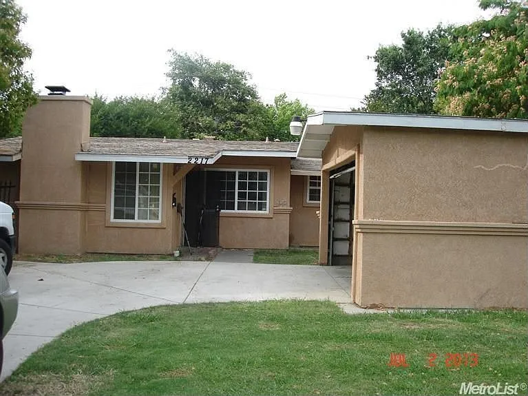 2217 62nd Ave photo 1