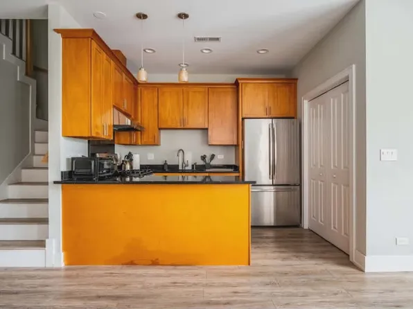 1119 S Loomis St #201, Chicago, IL 60607