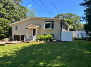 9 Lantern Ln E, Niantic, CT 06357