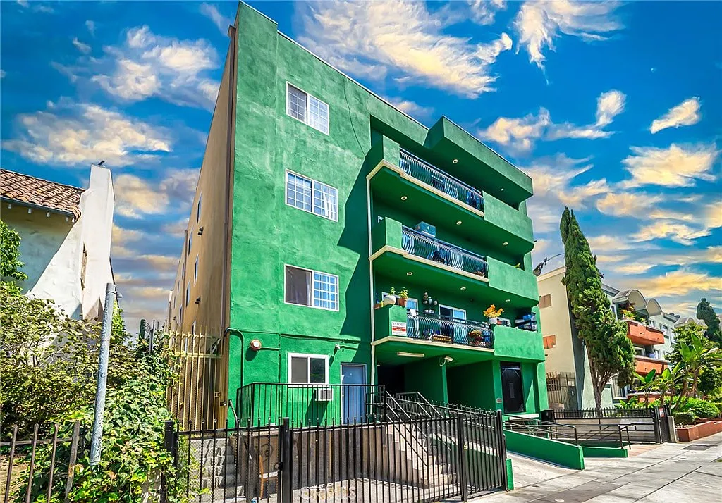 1 bed, 552 sqft, $1,900 — Photo 1