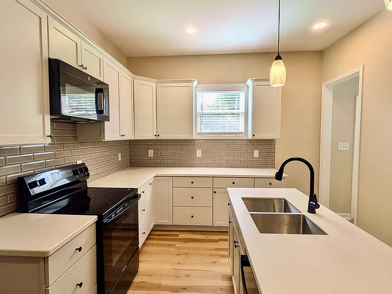 3256 Ruckle St — Photo 5