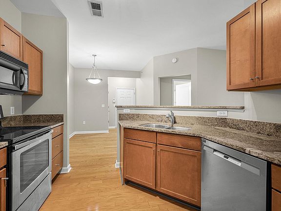 4th image of 775 Walker Sq APT 2D