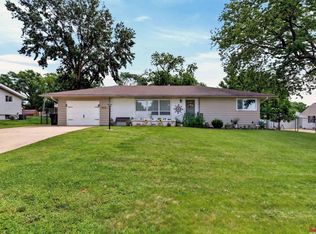 952 N 2nd St, Tecumseh, NE 68450