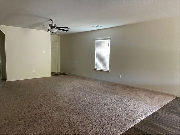 4th image of 329 Crescent Park Dr