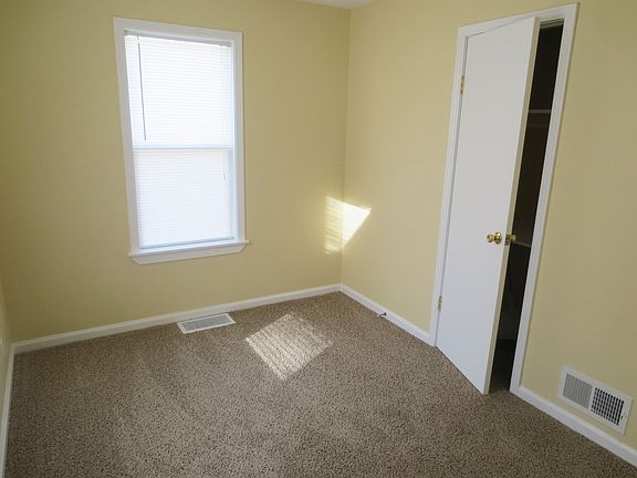 5th image of 4837 Hillside Ave
