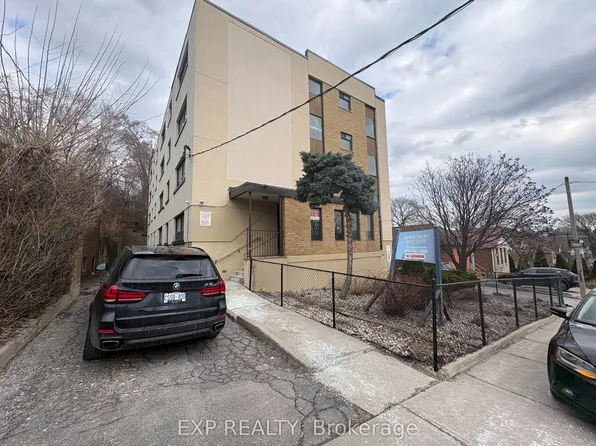 531 Caledonia Rd #C5, Toronto, ON M6E 4V3