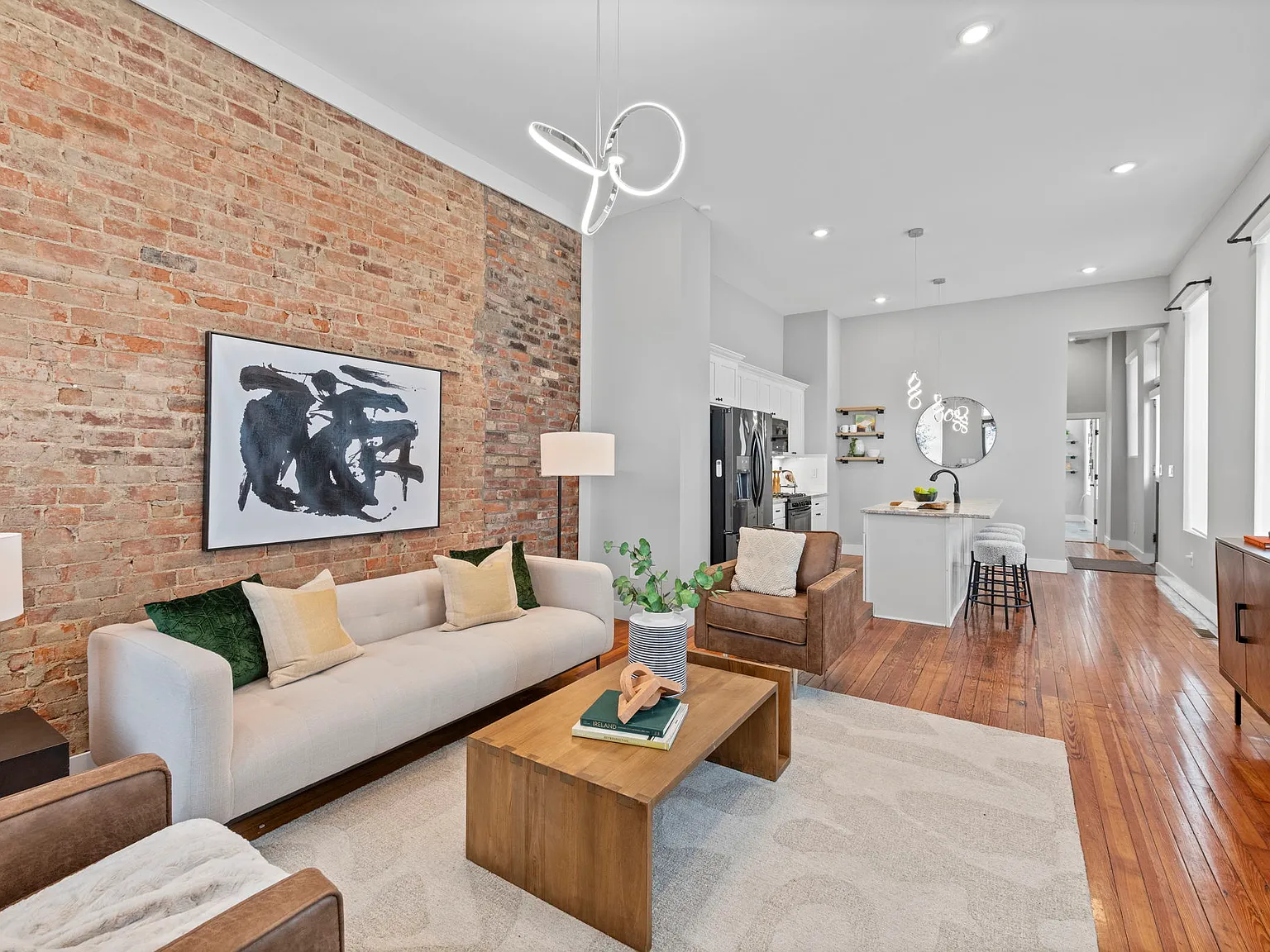 4 bed, 2310 sqft, $2,500 — Photo 4