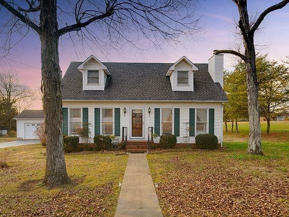 2nd image of 1311 Glenoaks Rd