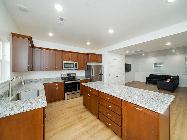 626 E 800 N — Photo 11