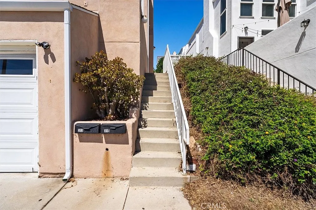 3 bed, 2.5 bath, 1852 sqft, $6,000 — Photo 2