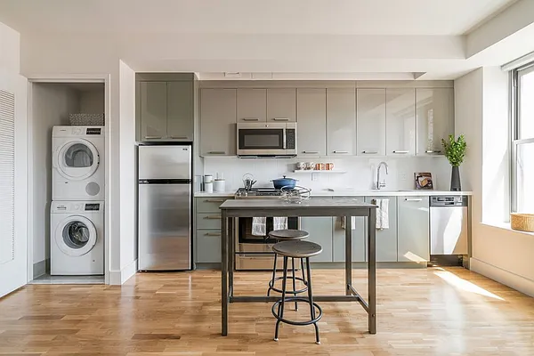 Rented by Lisa Management | media 7