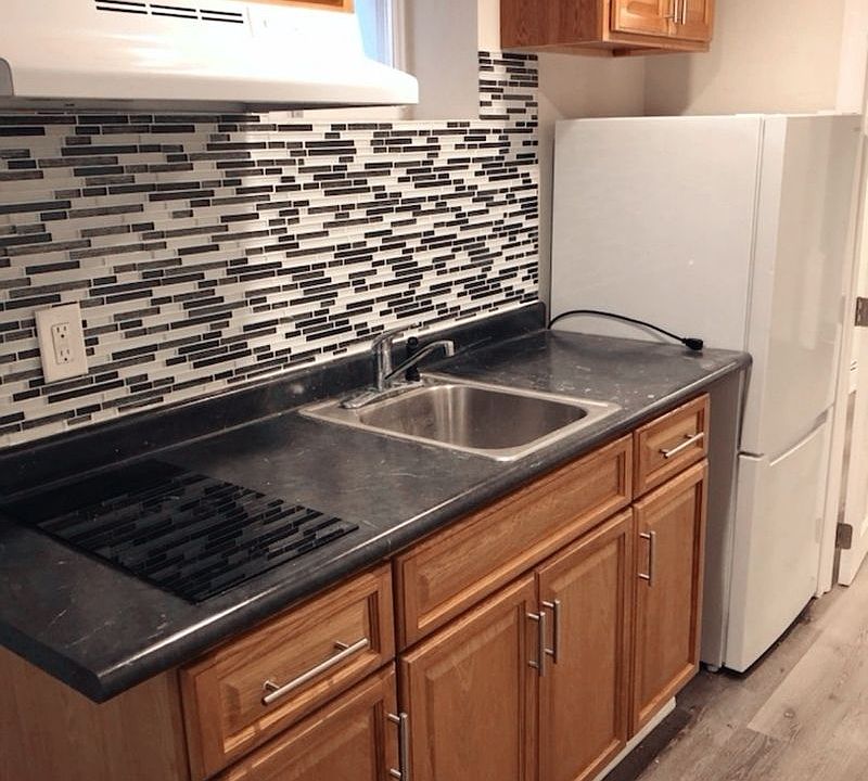 2nd image of 3916 Laurel Ave #1
