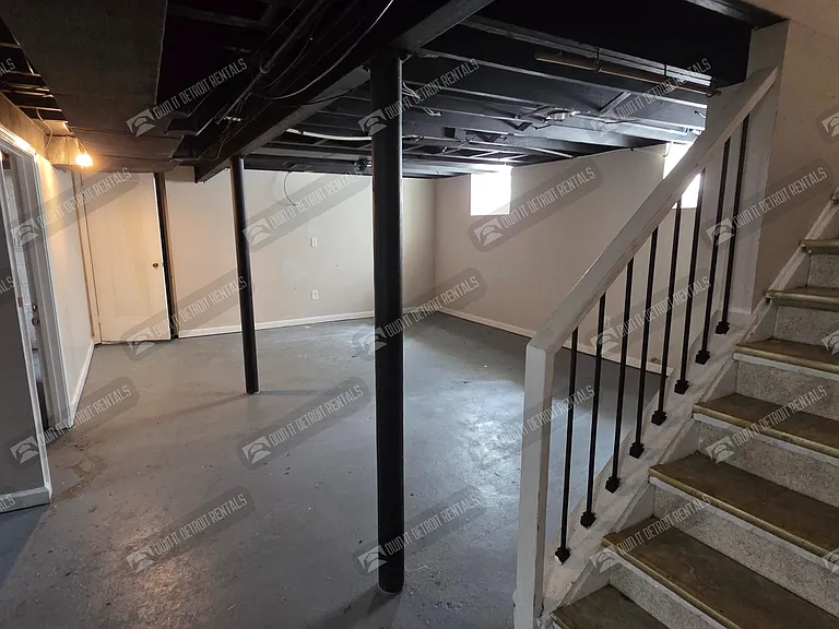 20252 Roscommon St — Photo 29