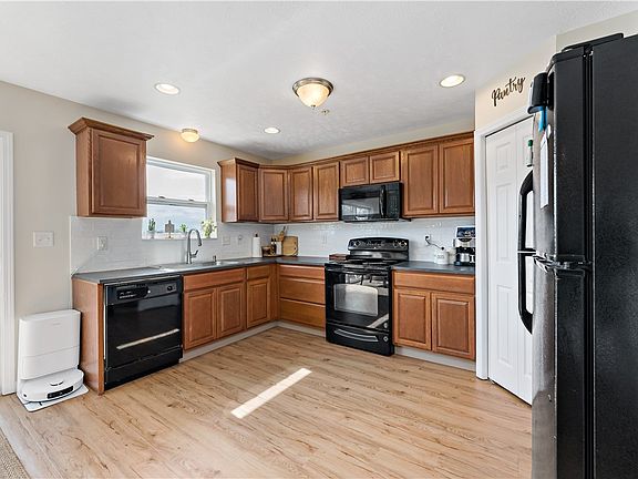5th image of 259 Grace Manor Dr