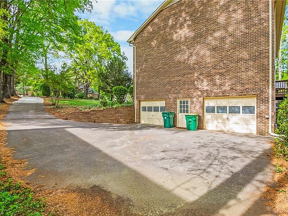 5th image of 578 Maidstone Ln