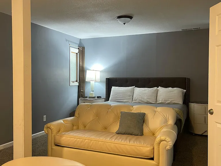 2914 S Mendenhall Rd — Photo 9