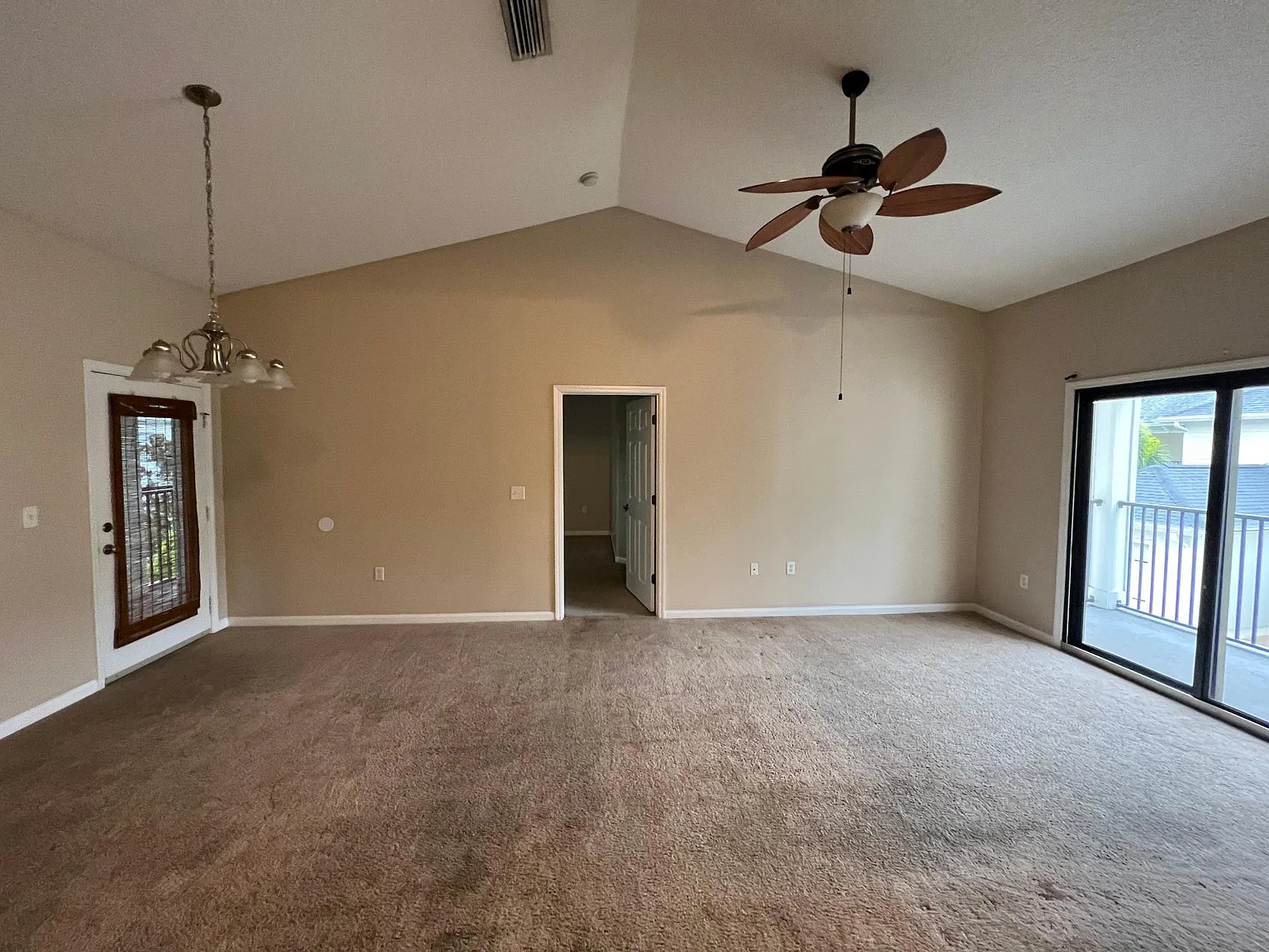 3 bed, 1376 sqft, $2,000 — Photo 2