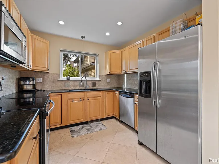 676 Sheffield Rd — Photo 7