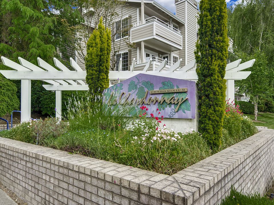 1st image of 14007 NE 181st St #301