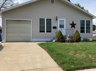 623 N Sycamore St, Monticello, IA 52310