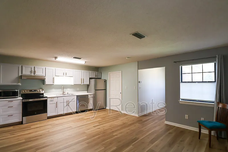 1 bed, 1.0 bath, 678 sqft, $1,350 — Photo 3