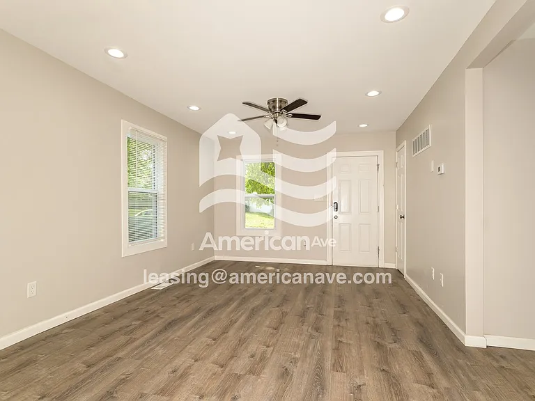 189613_004_living_room_4.jpg