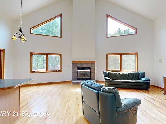 5th image of 1724 Middle Point Dr