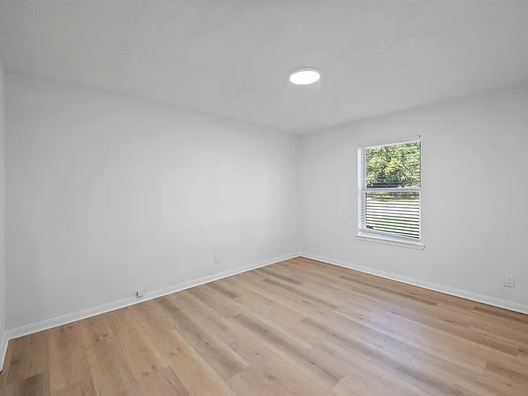 700 Lyle West Ave #A — Photo 18