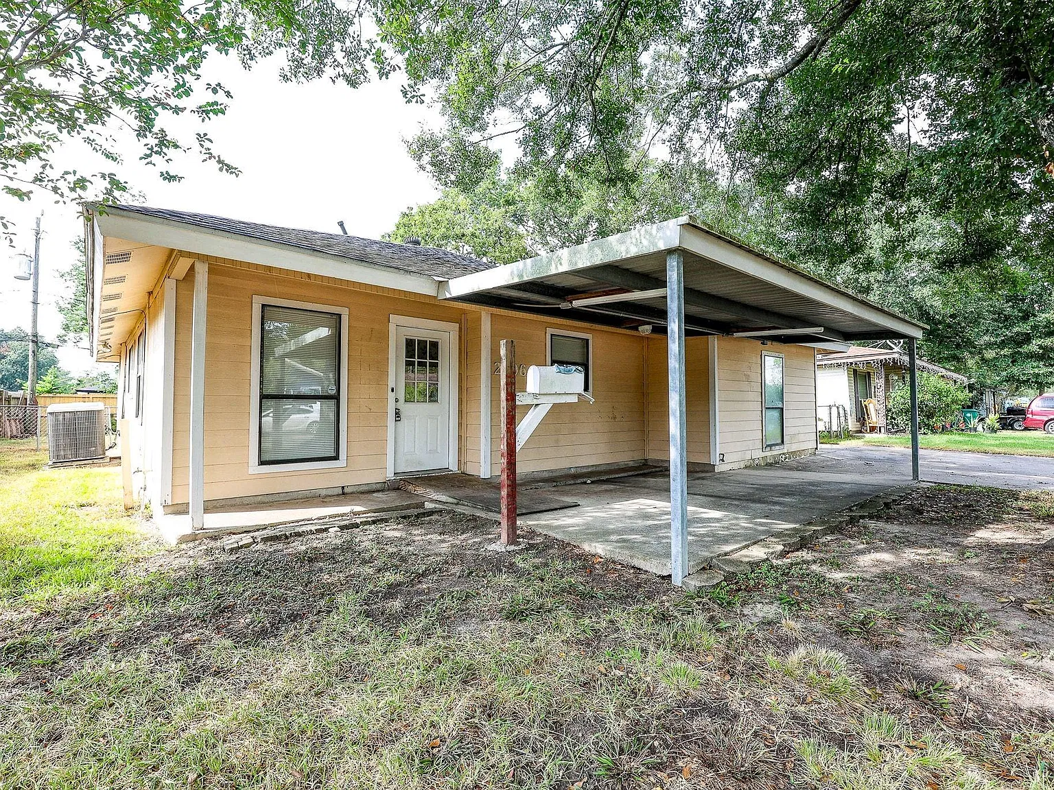 5 bed, 2.0 bath, 1656 sqft, $1,700 — Photo 2