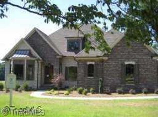 8892 Cravenwood Dr, Oak Ridge, NC 27358