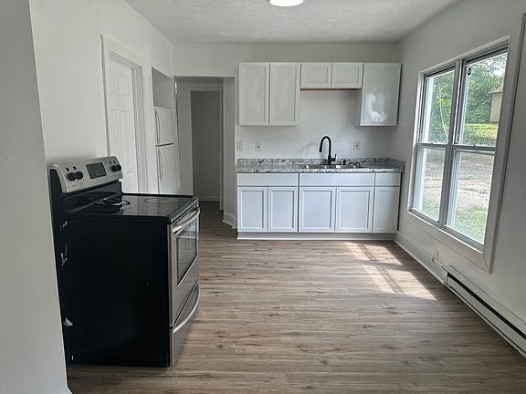 5th image of 161 Fernwood Ave
