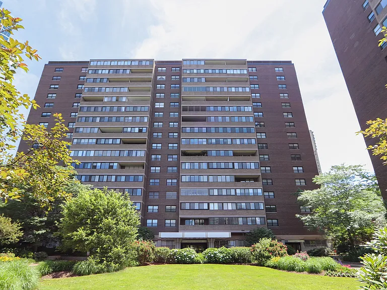 9 Hawthorne Pl #10G — Photo 19