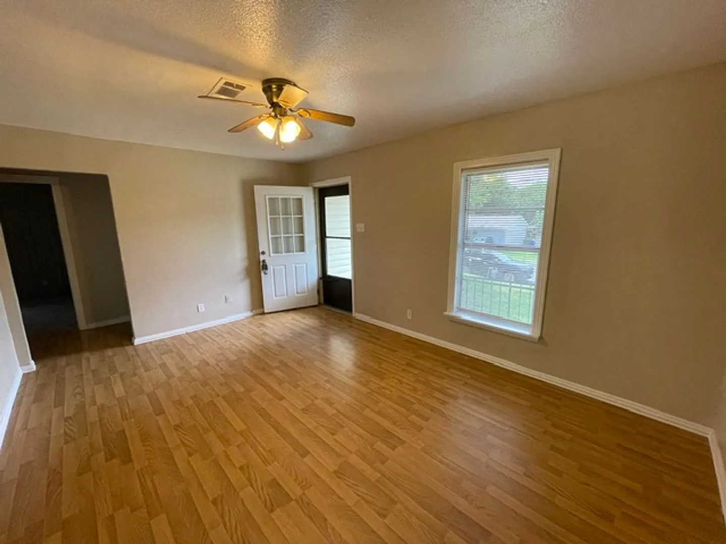 **Available Now** Charming 2 Bedroom 1 Bath Home In White Settlement — Photo 4
