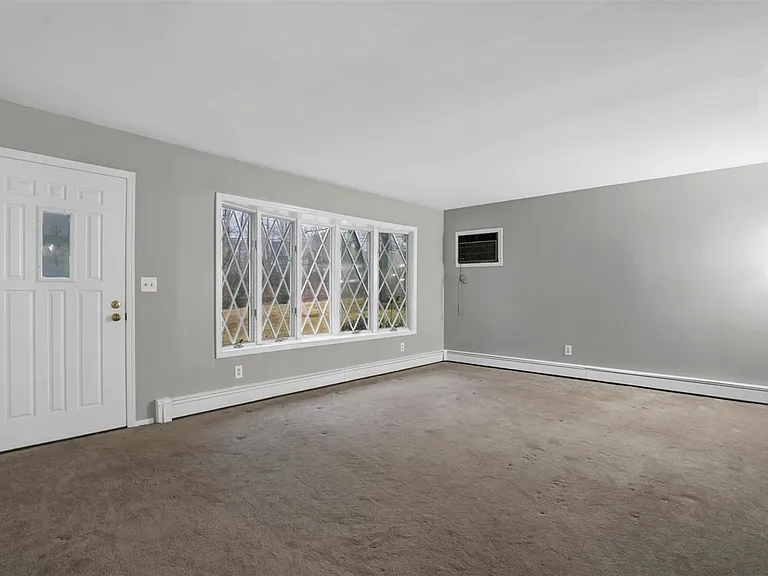 68 Skyline Dr — Photo 4