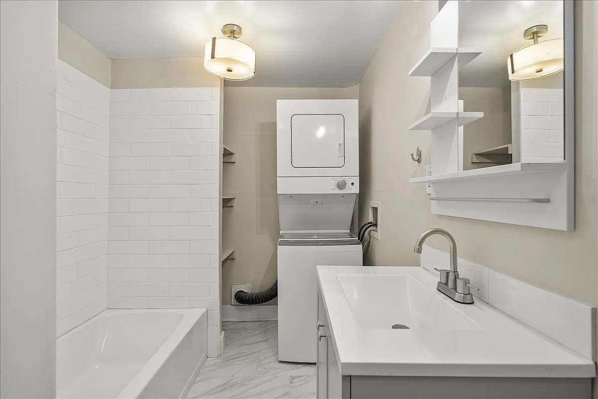 1 bed, 845 sqft, $1,600 — Photo 3