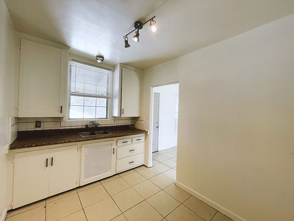 2nd image of 1223 4th St #1221-1/2