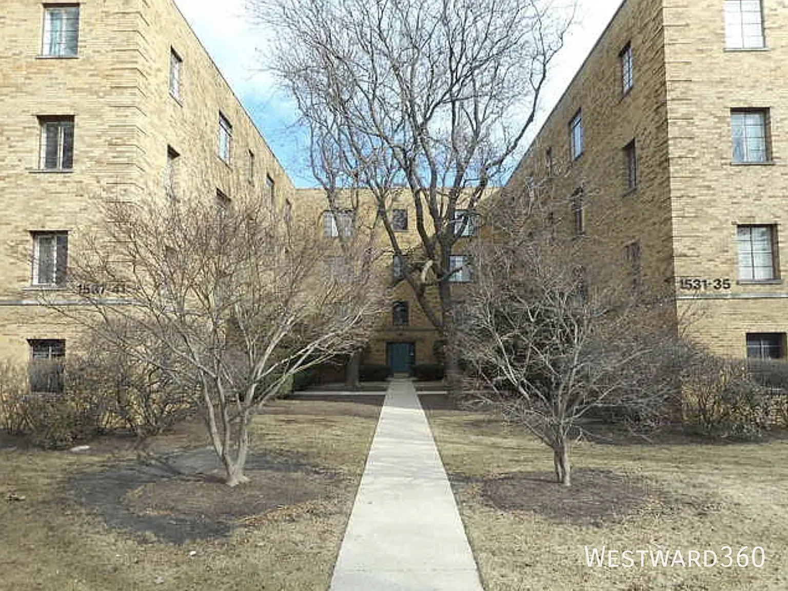 Available now! 2 bedroom in Forest Park — Photo 2
