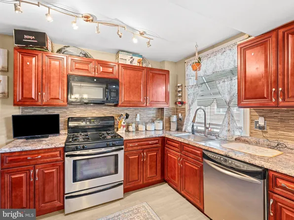 4227 Lawndale St, Philadelphia, PA 19124