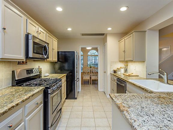 5th image of 2702 Glencullen Ln