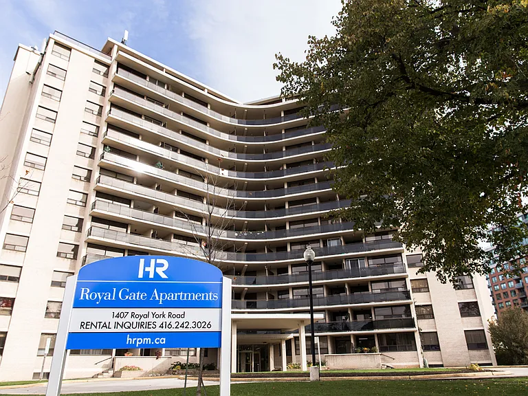 1407 Royal York Rd — Photo 2