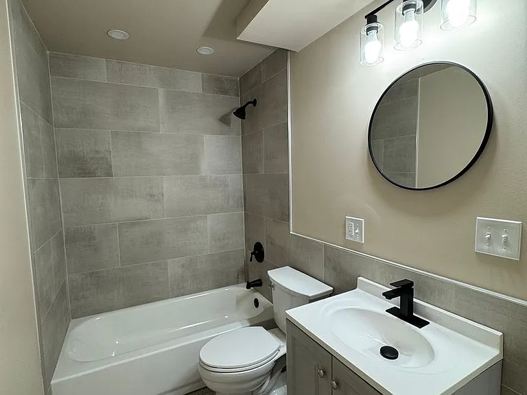 6341 S Elizabeth St #2 — Photo 2