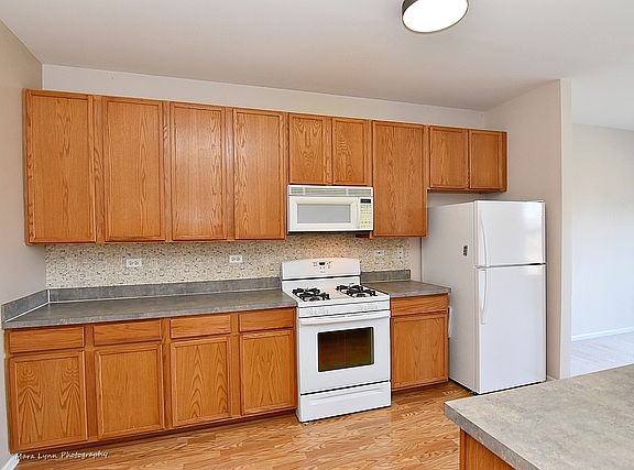 3rd image of 37 Johnson Ct