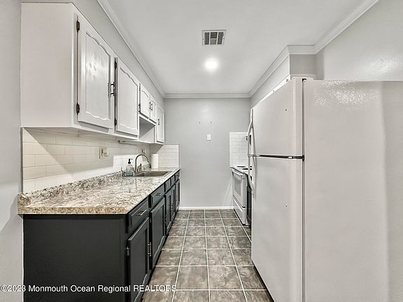 2nd image of 1118C Argyll Circle