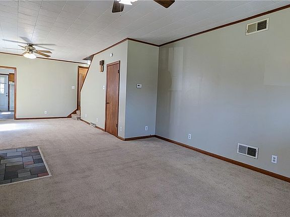 4th image of 202 Williams St